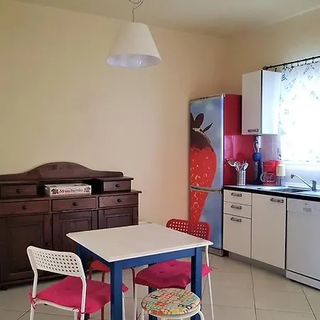 Nicol * Neos Marmaras