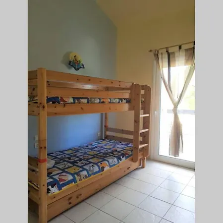 Nicol * Néos Marmarás