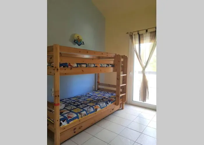 Nicol * Neos Marmaras