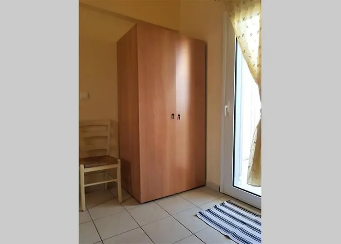 Nicol * Neos Marmaras