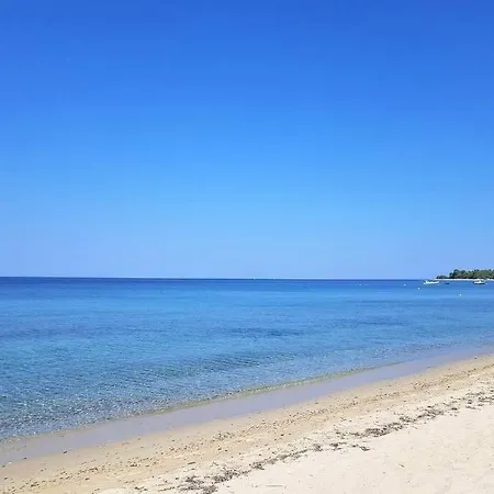 Nicol * Néos Marmarás