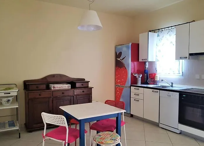 Nicol * Néos Marmarás